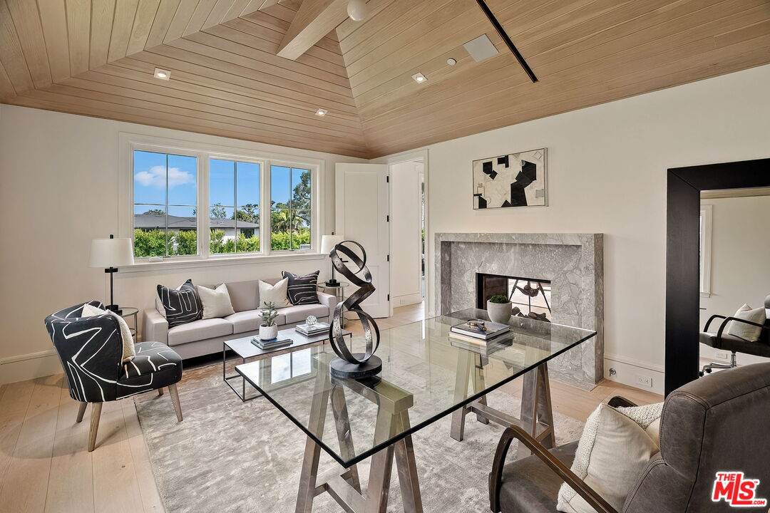 1072 Amalfi Dr