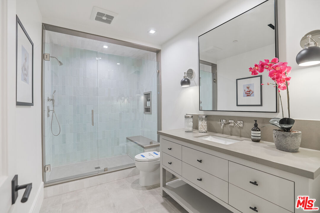 1072 Amalfi Dr