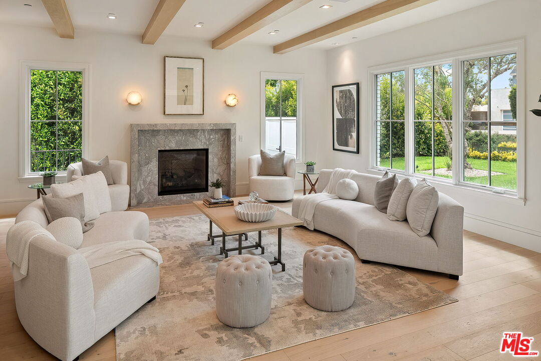 1072 Amalfi Dr