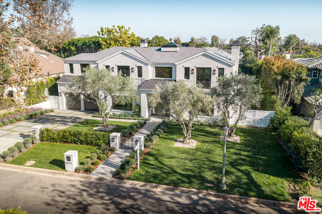 1072 Amalfi Dr