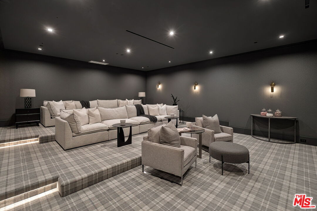 1072 Amalfi Dr