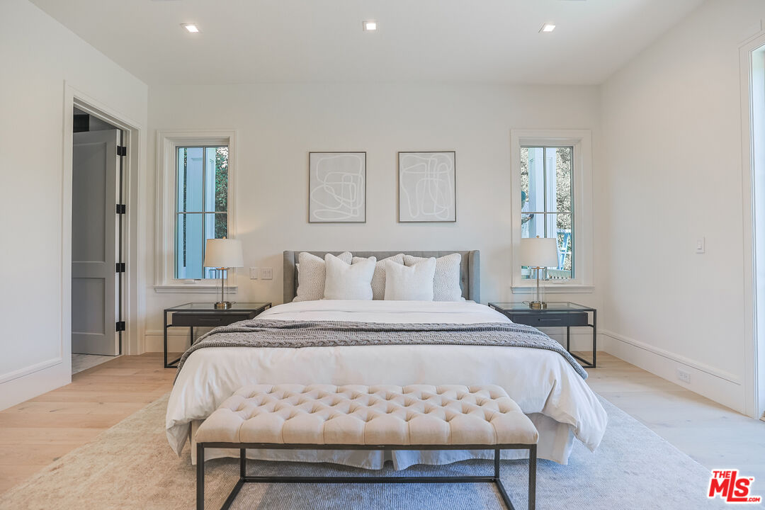 1072 Amalfi Dr