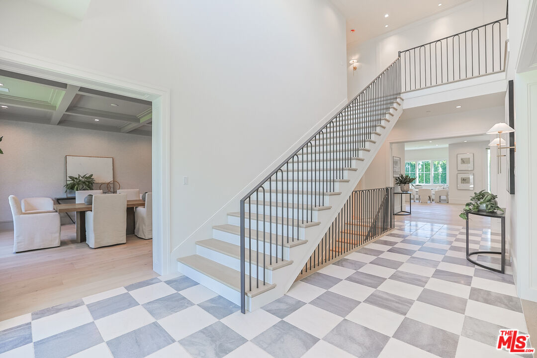 1072 Amalfi Dr