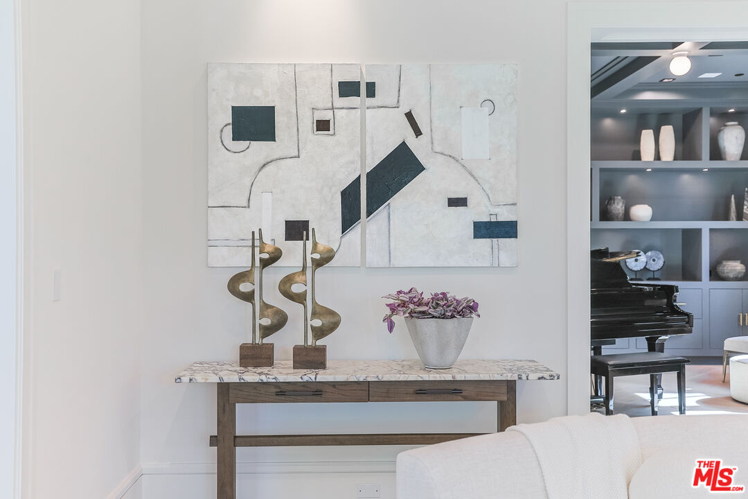 1072 Amalfi Dr