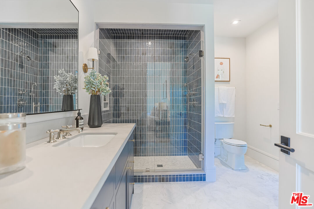 1072 Amalfi Dr