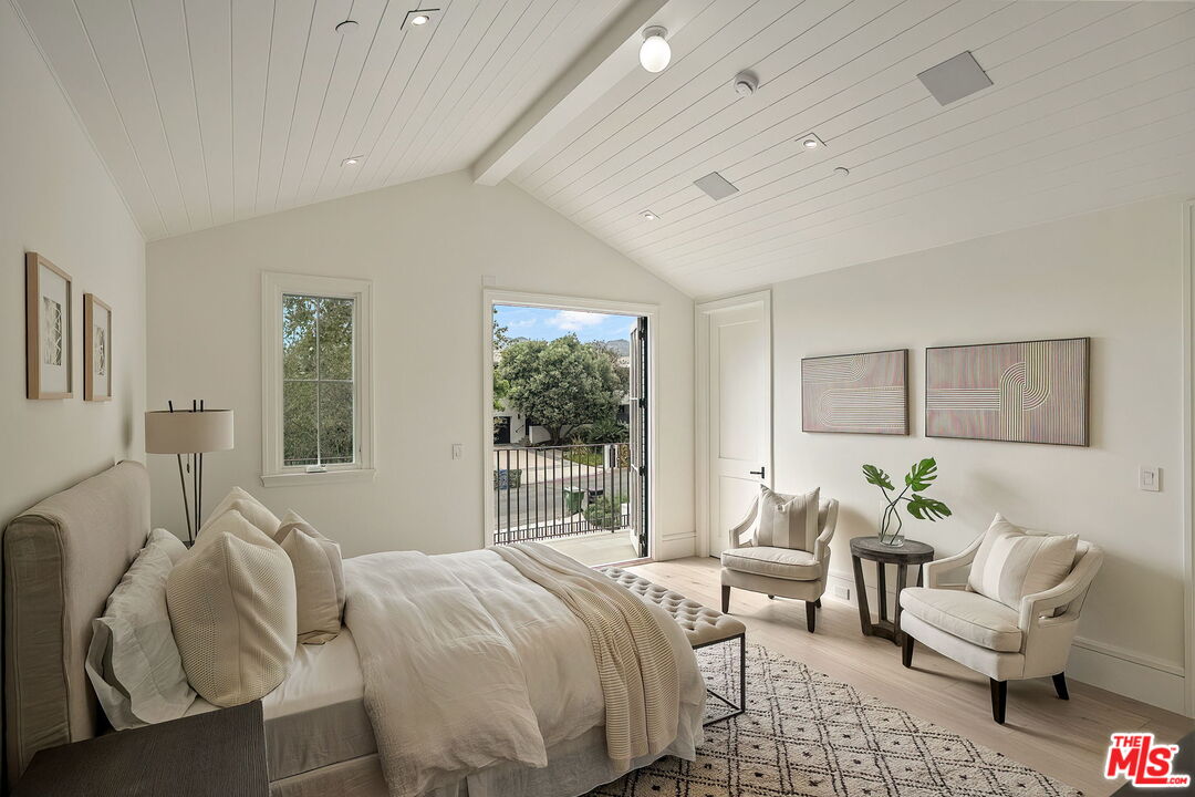 1072 Amalfi Dr