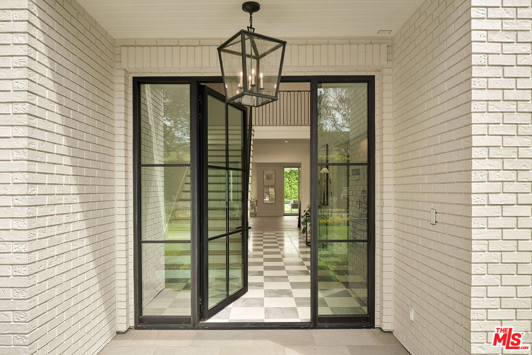 1072 Amalfi Dr