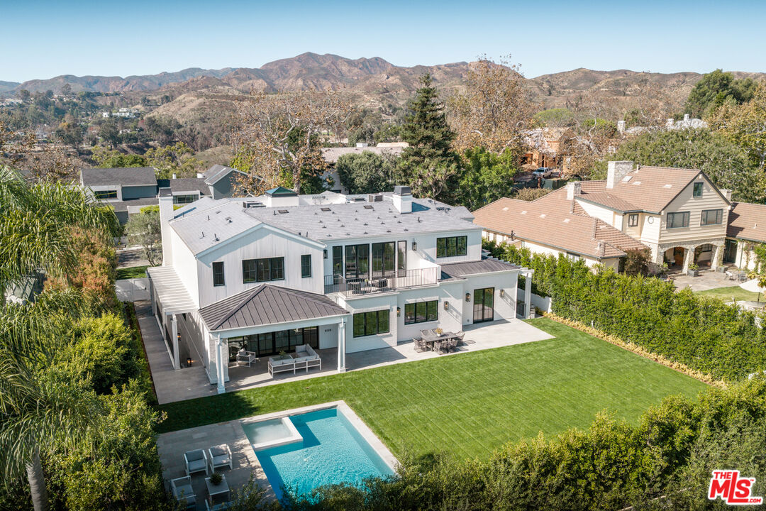 1072 Amalfi Dr
