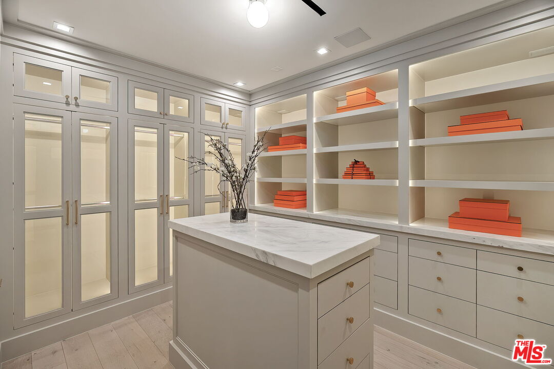 1072 Amalfi Dr