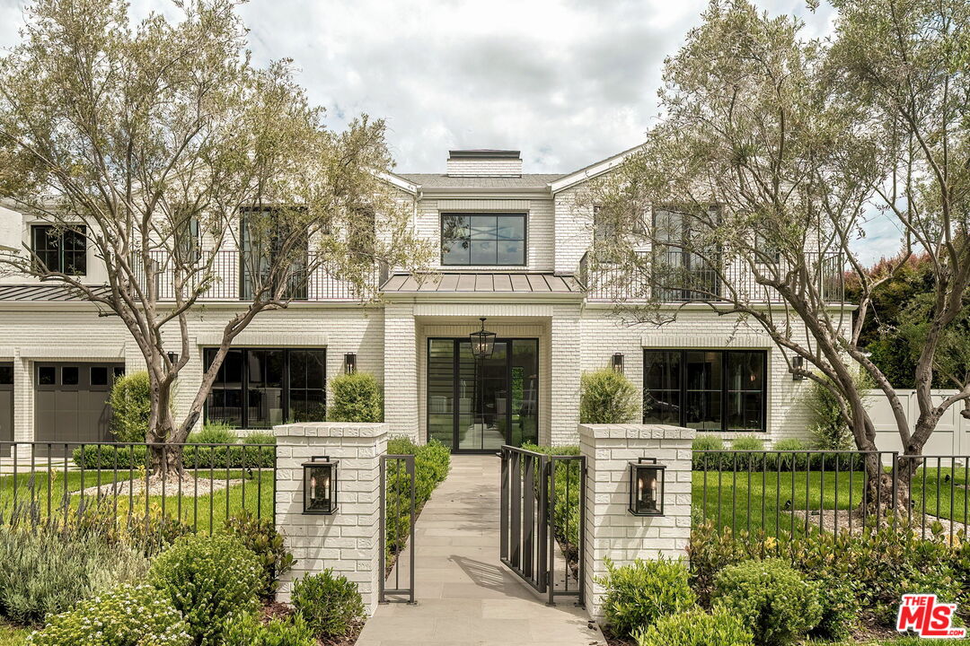 1072 Amalfi Dr