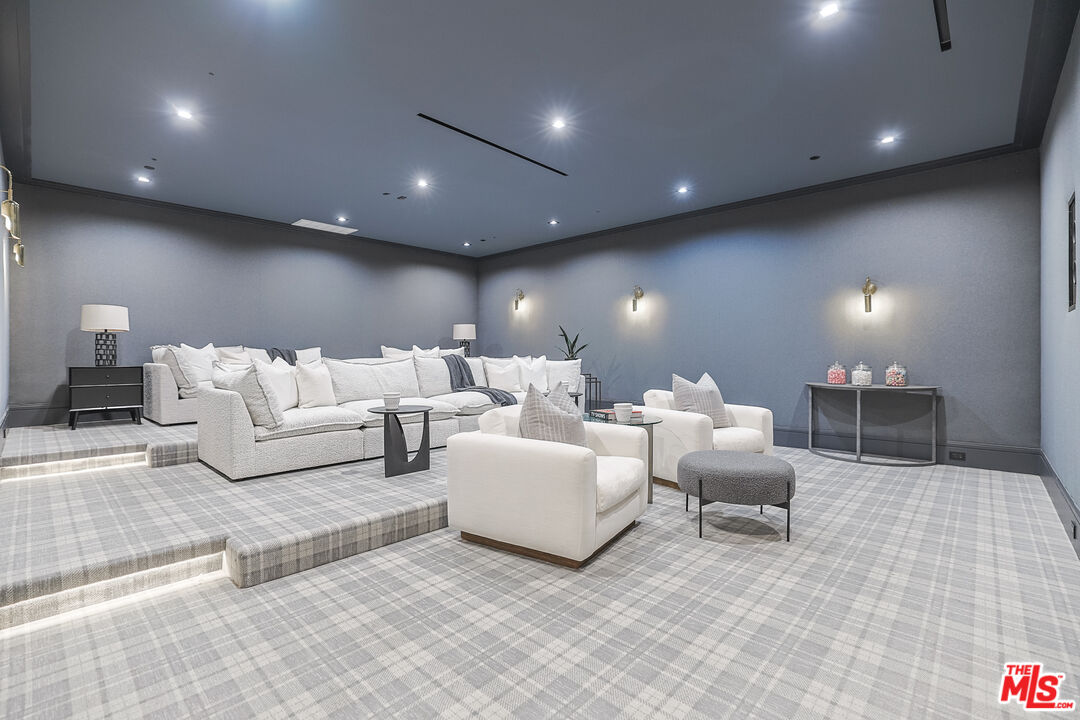 1072 Amalfi Dr