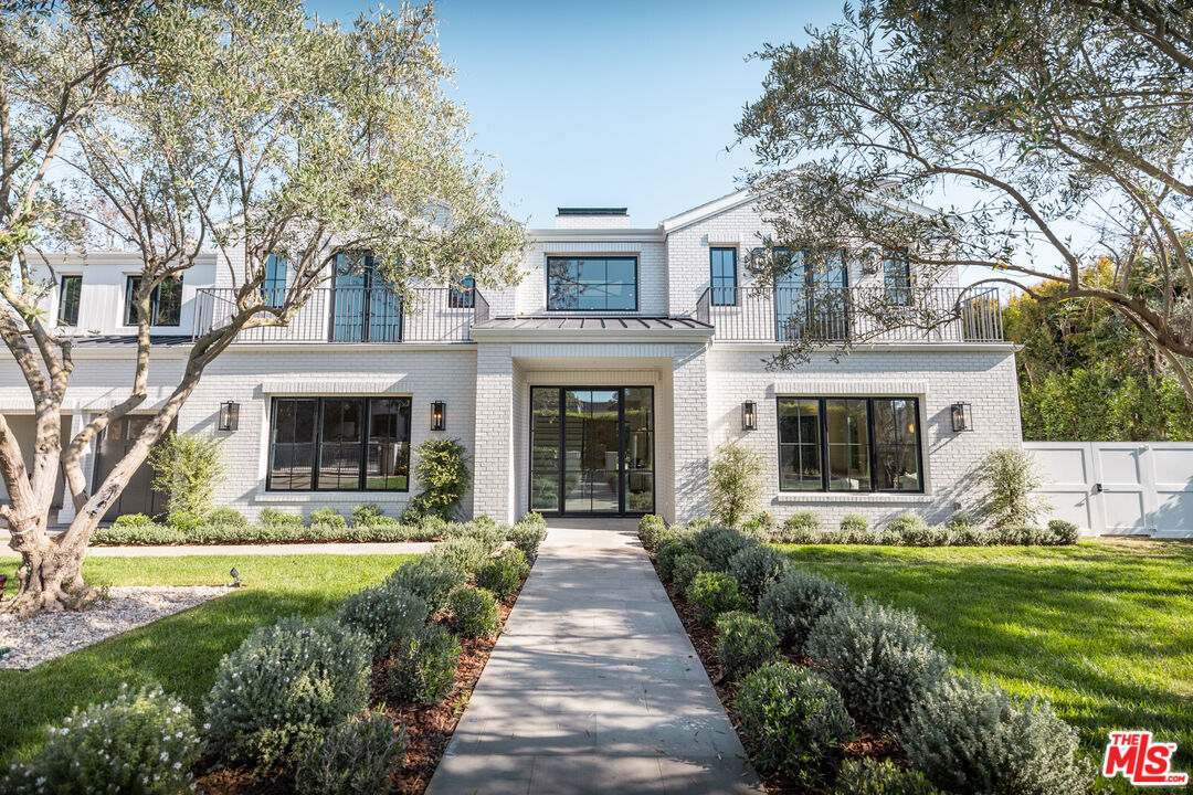 1072 Amalfi Dr