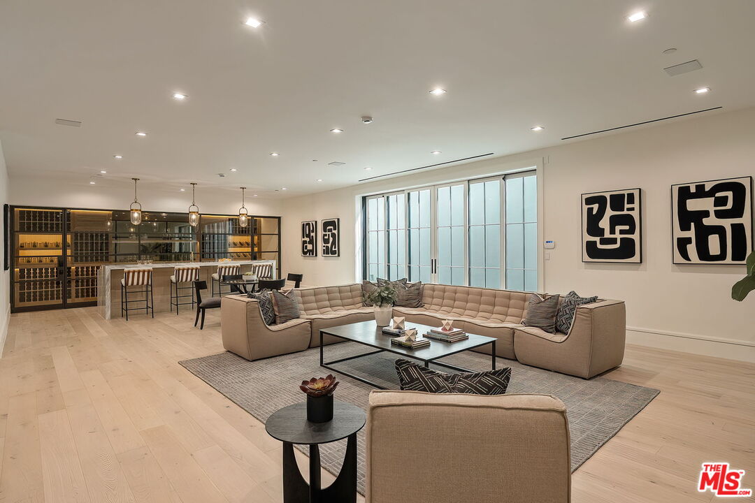 1072 Amalfi Dr