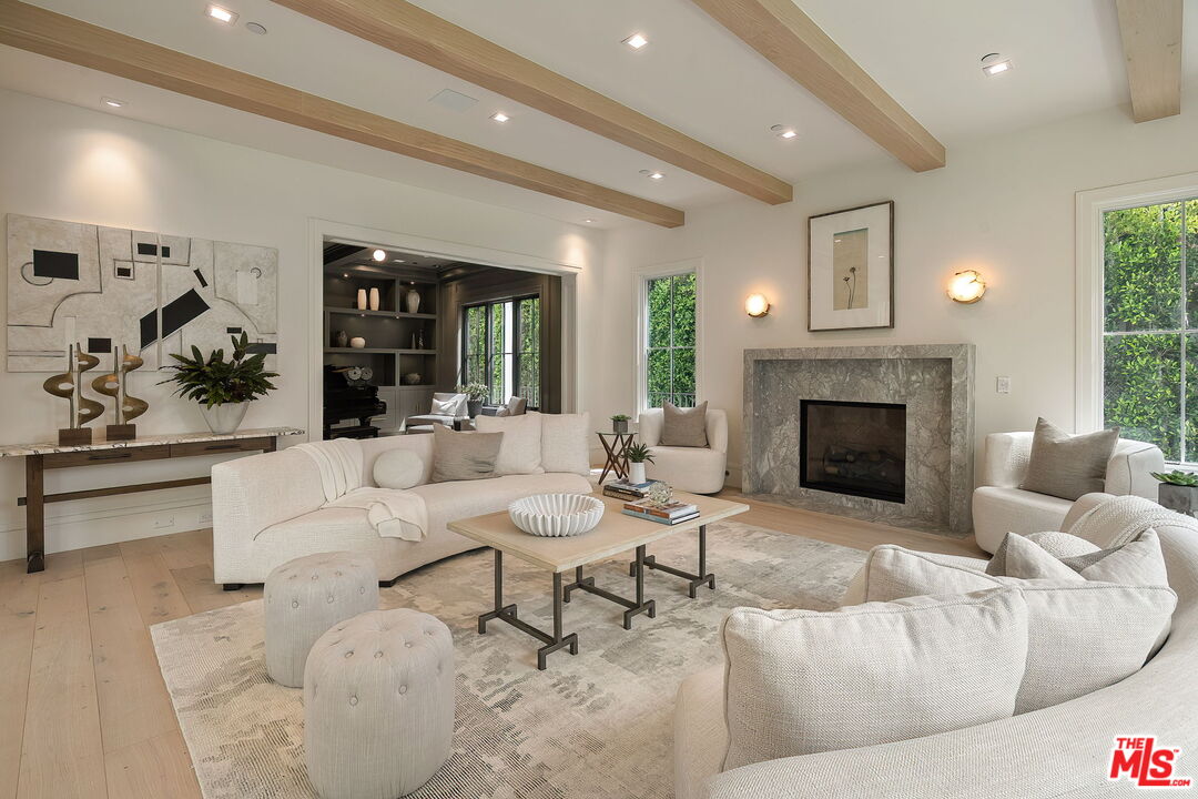 1072 Amalfi Dr