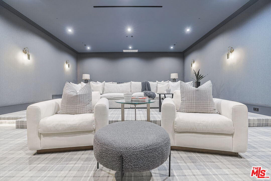 1072 Amalfi Dr
