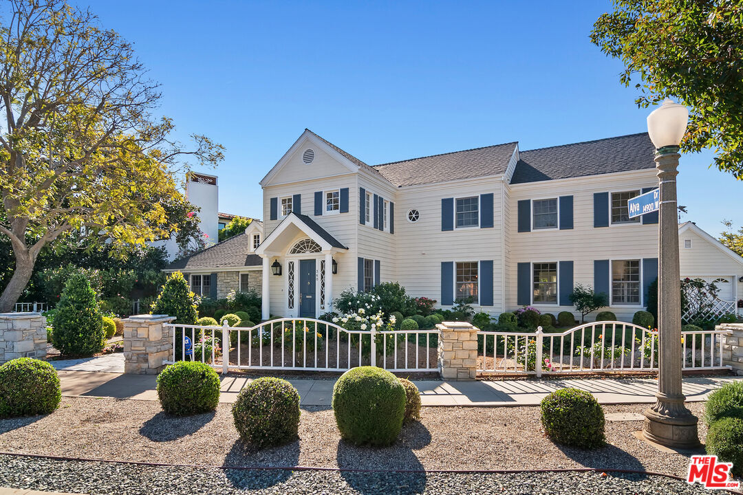 360 Alma Real Dr