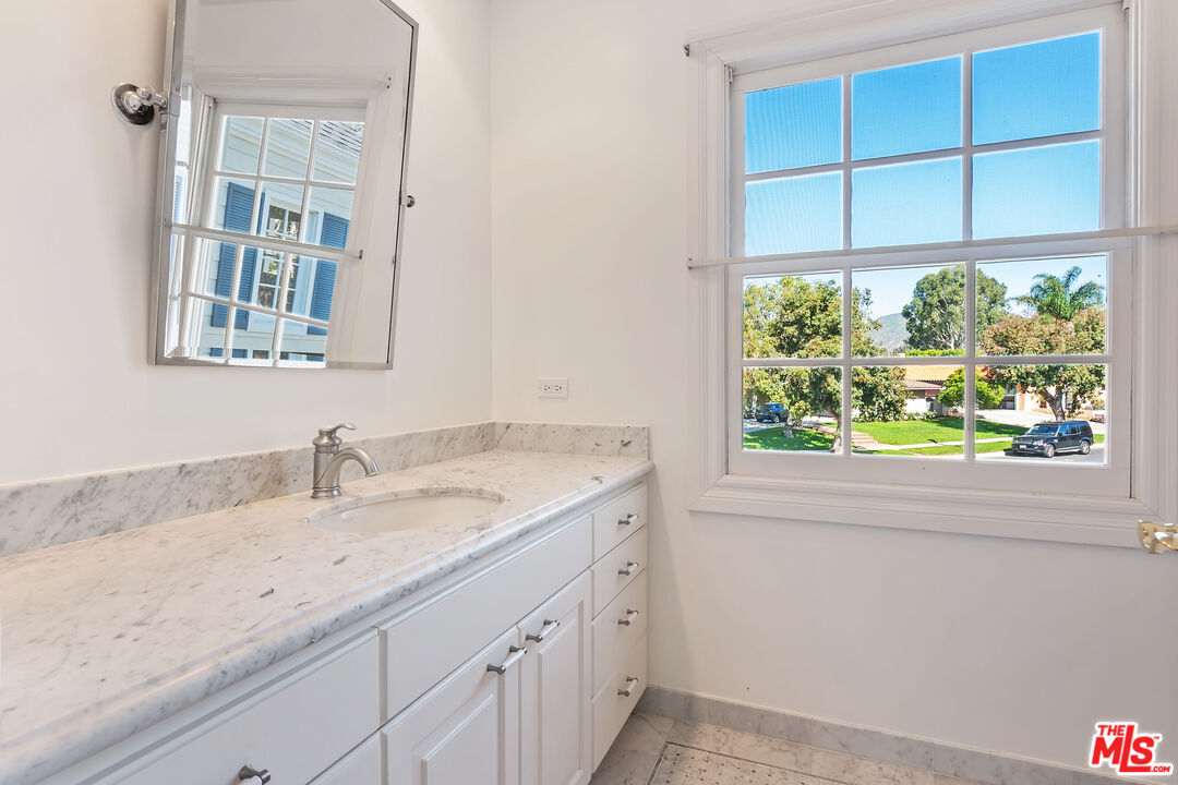 360 Alma Real Dr