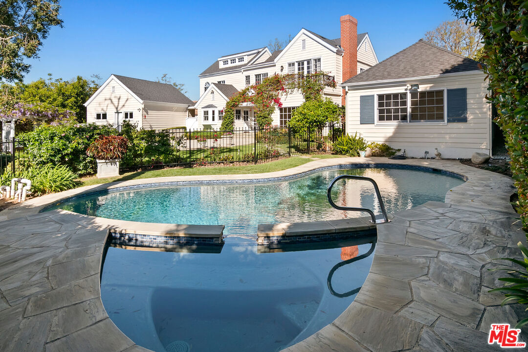 360 Alma Real Dr