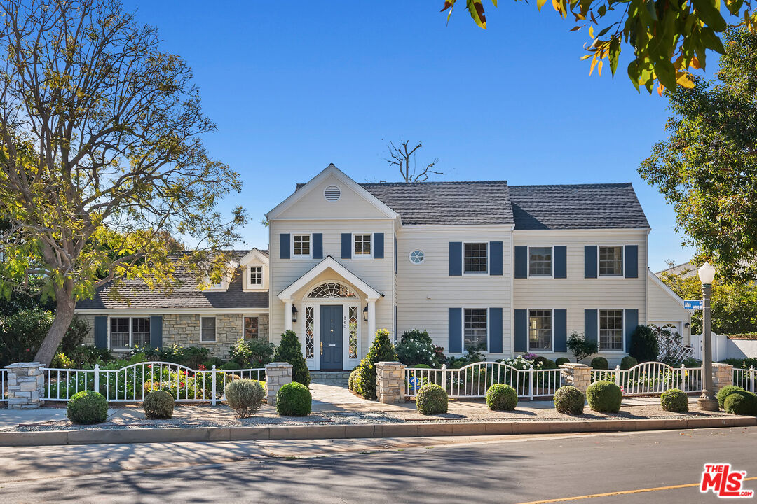 360 Alma Real Dr