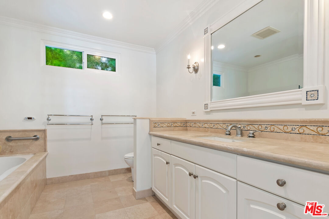 360 Alma Real Dr