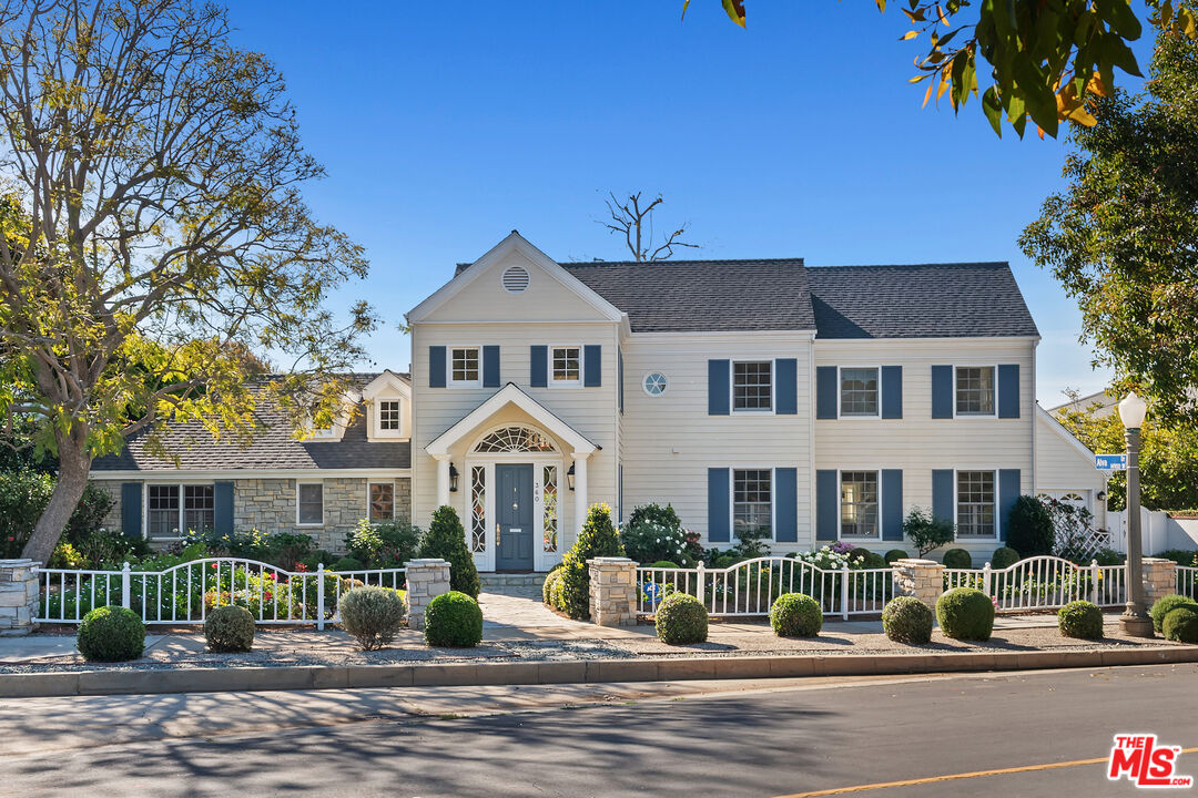360 Alma Real Dr