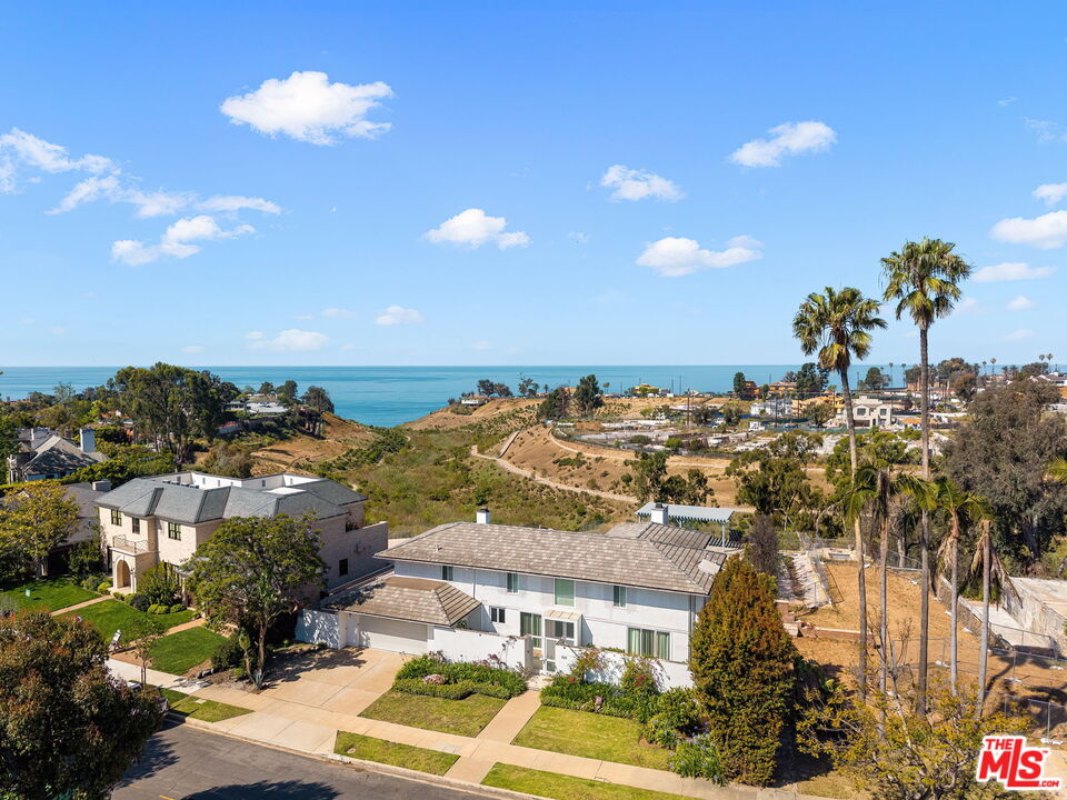 525 Alma Real Dr