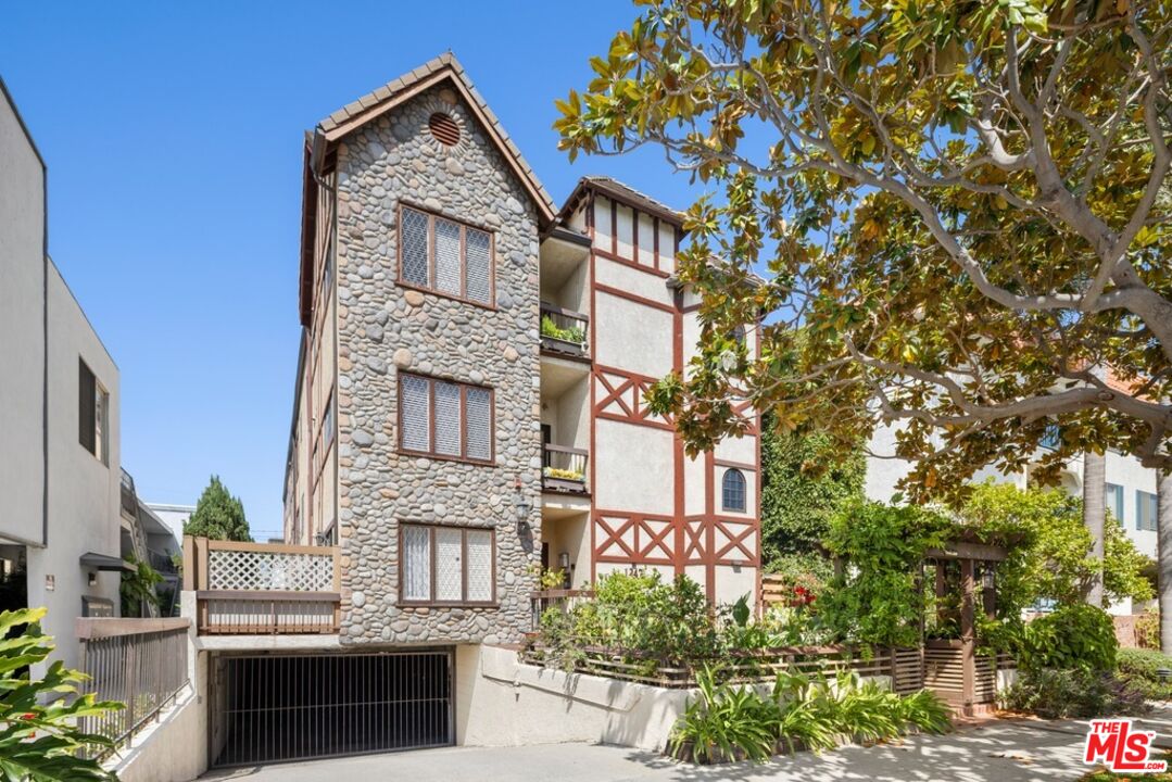 1247 10th St Unit: 4