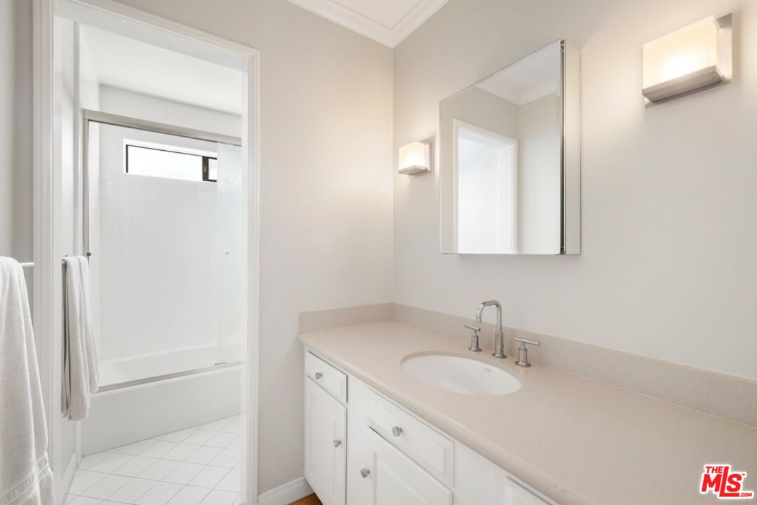1247 10th St Unit: 4