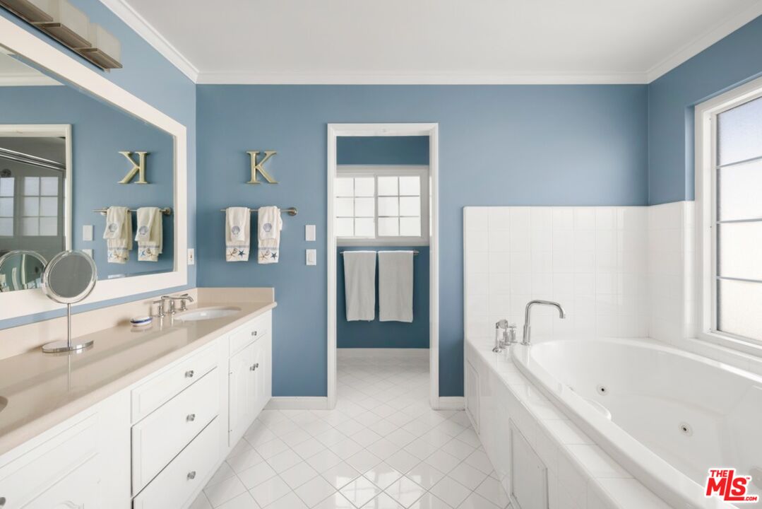 1247 10th St Unit: 4