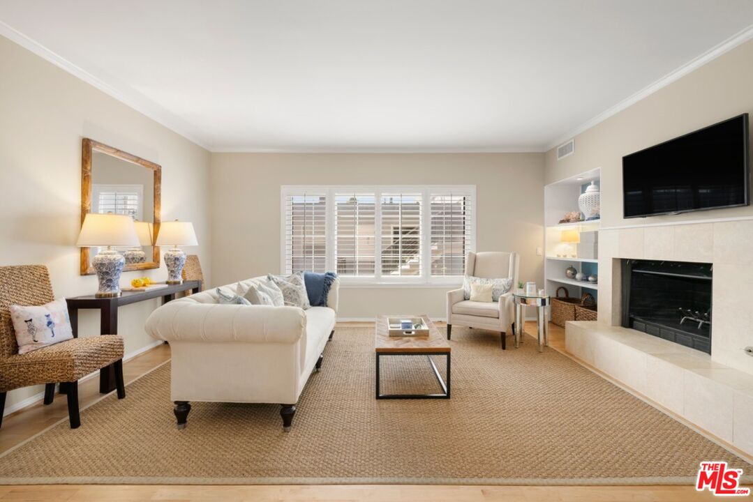 1247 10th St Unit: 4