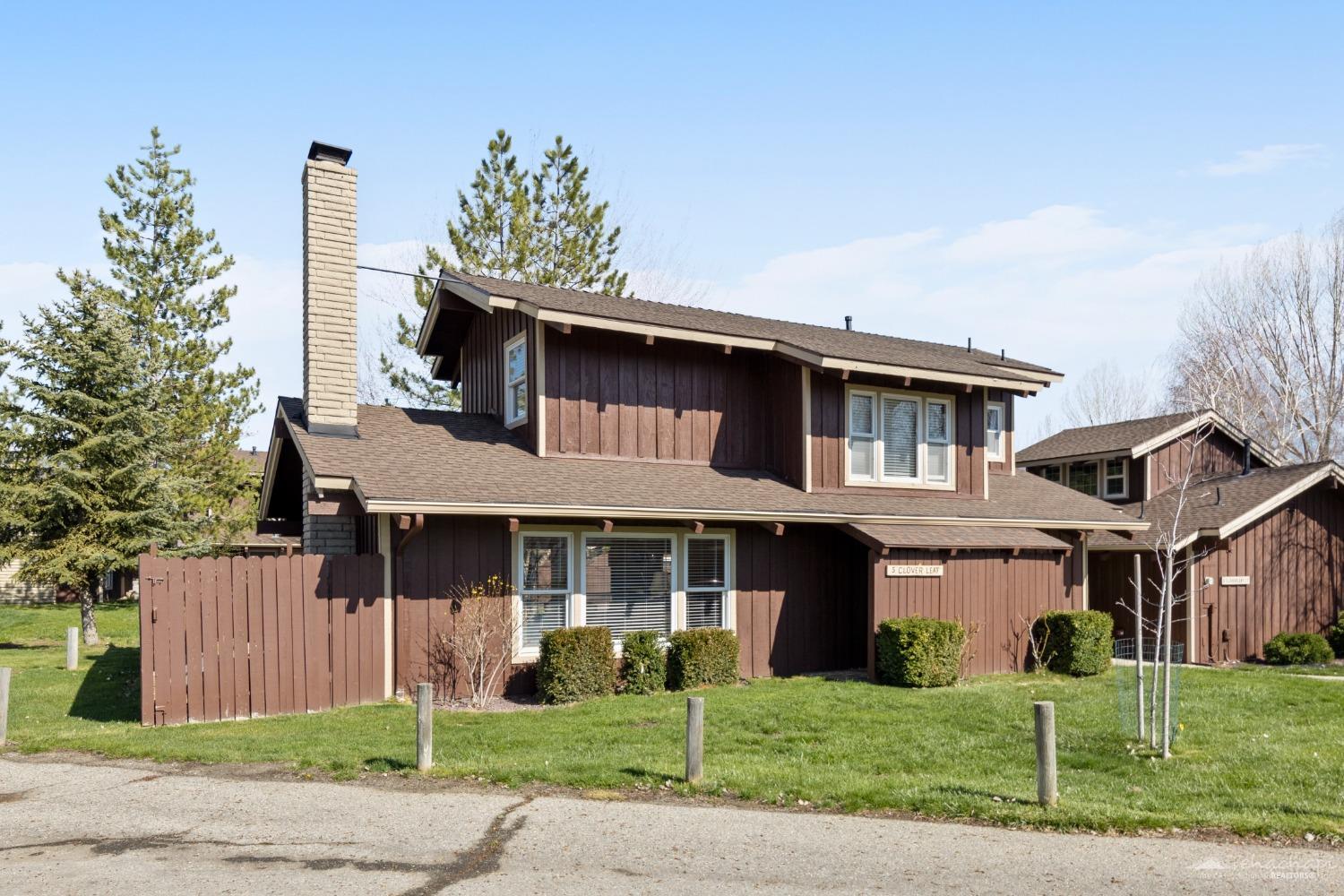 5 Cloverleaf Court