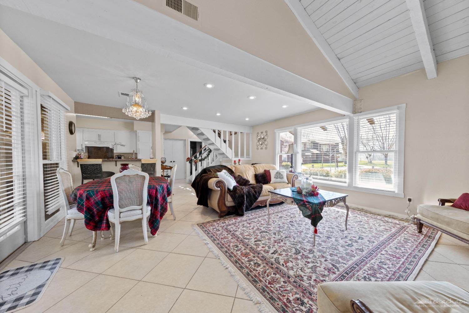5 Cloverleaf Court