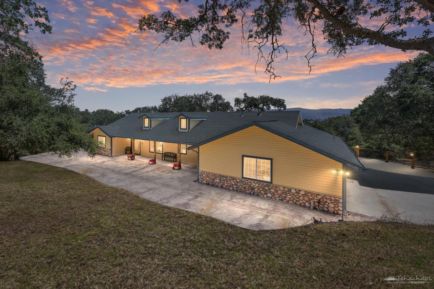 28079 Twisted Oak Road