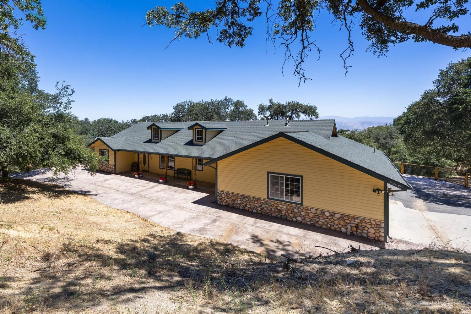 28079 Twisted Oak Road