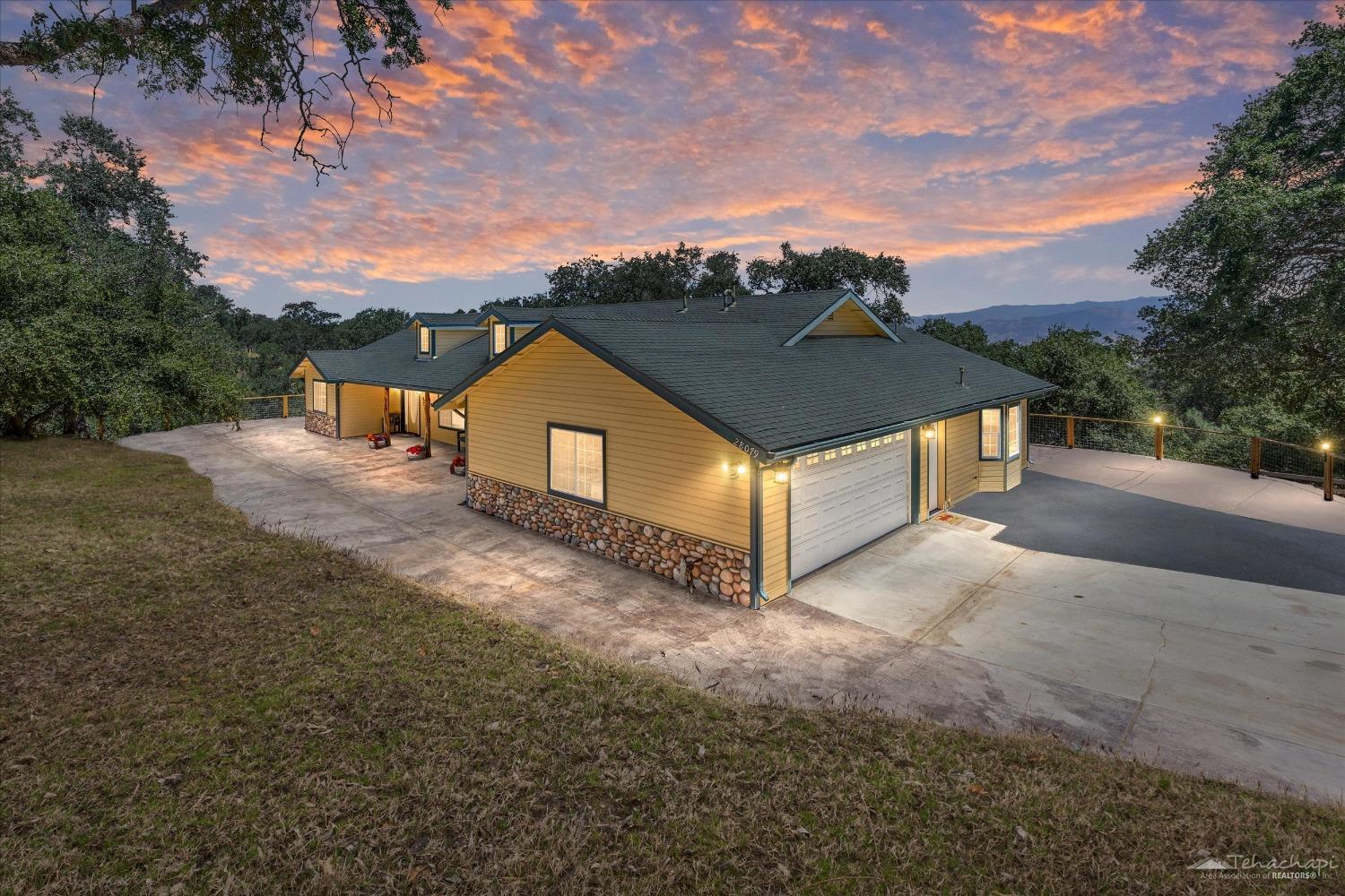 28079 Twisted Oak Road