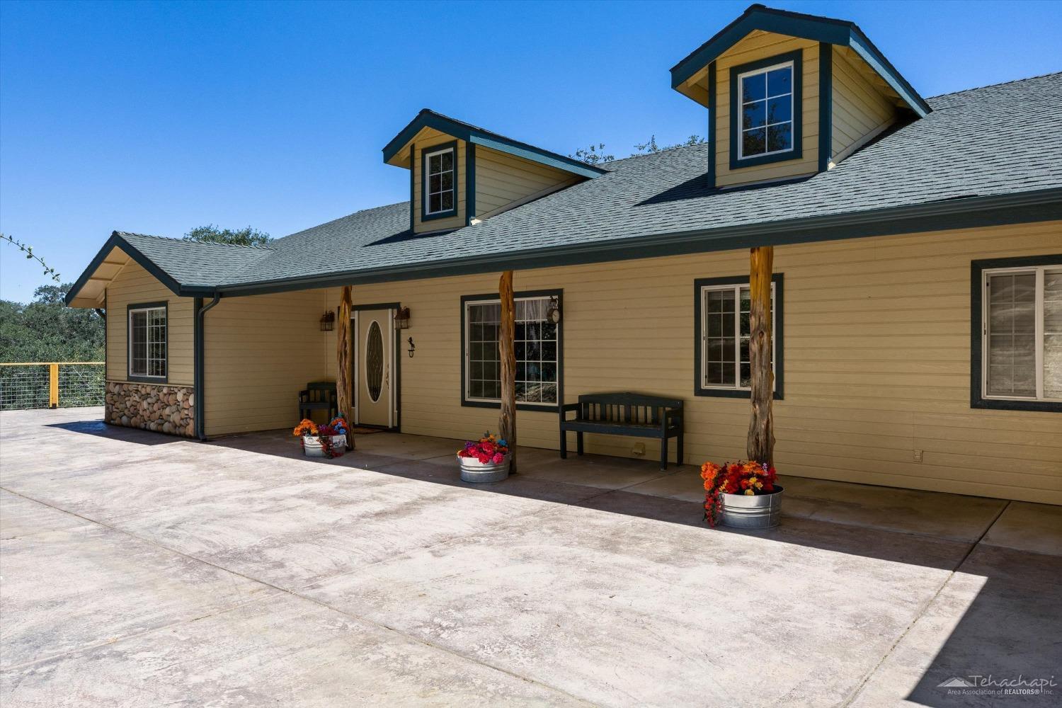 28079 Twisted Oak Road