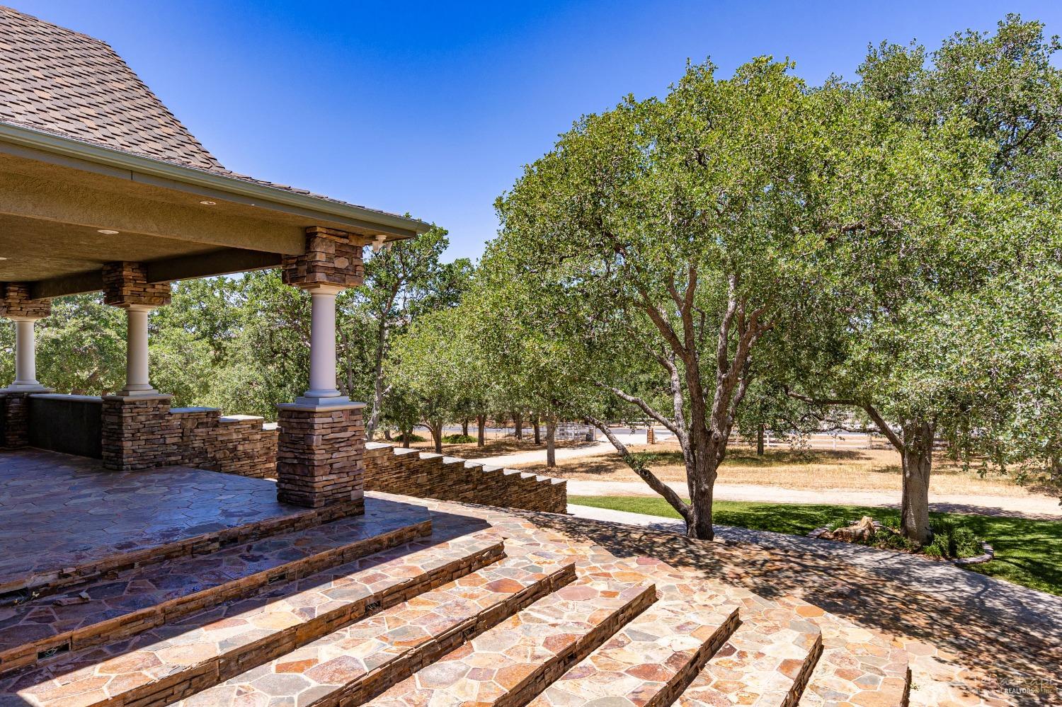 20700 Oak Glen Court