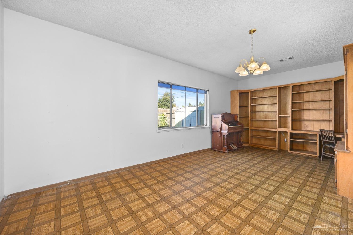511 S Snyder Avenue