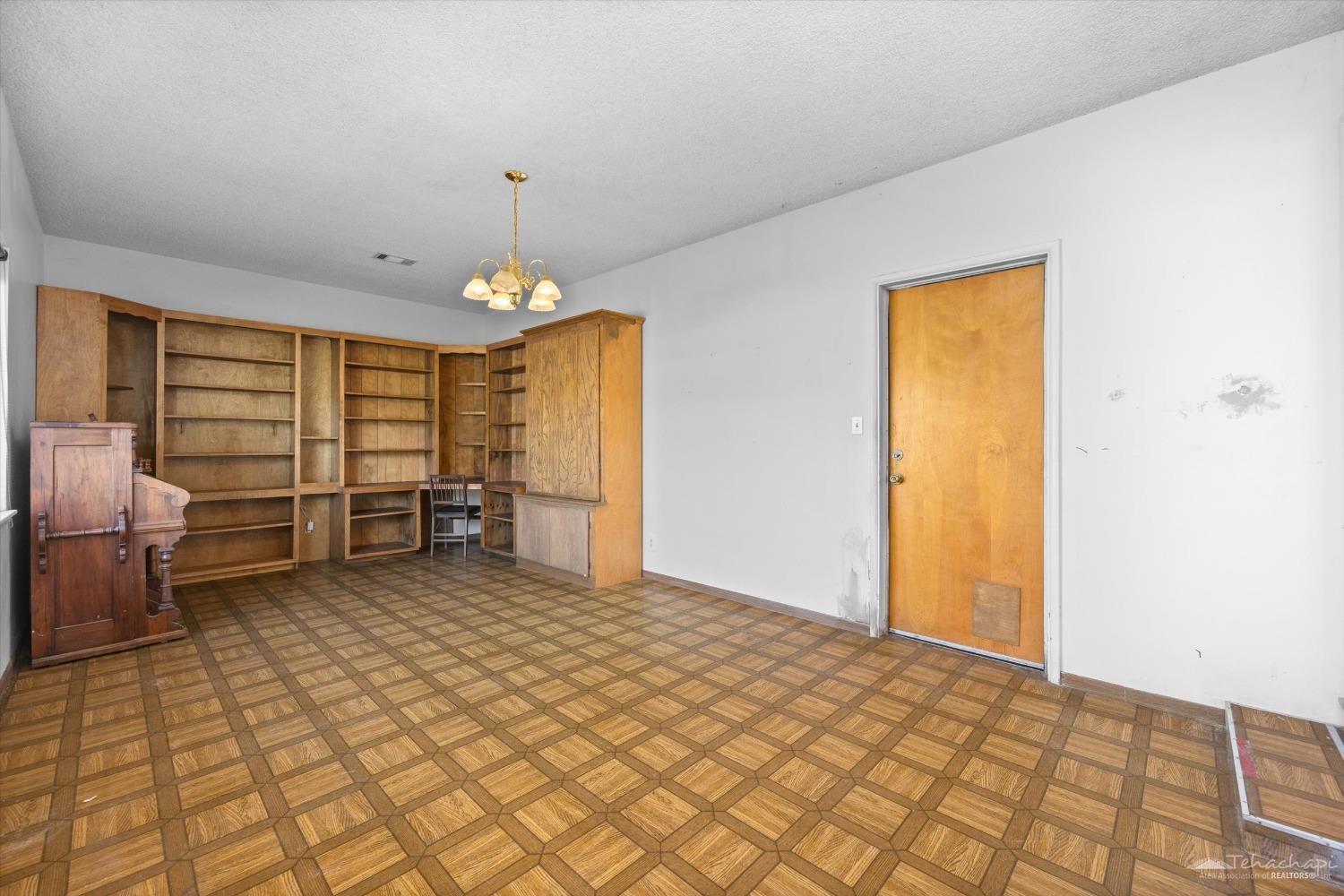511 S Snyder Avenue
