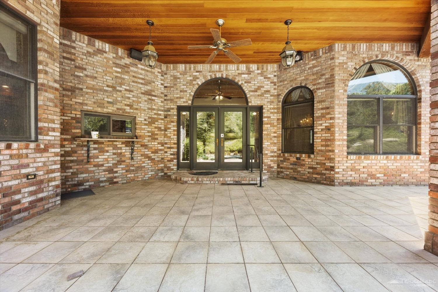 28641 Valley Oak Road