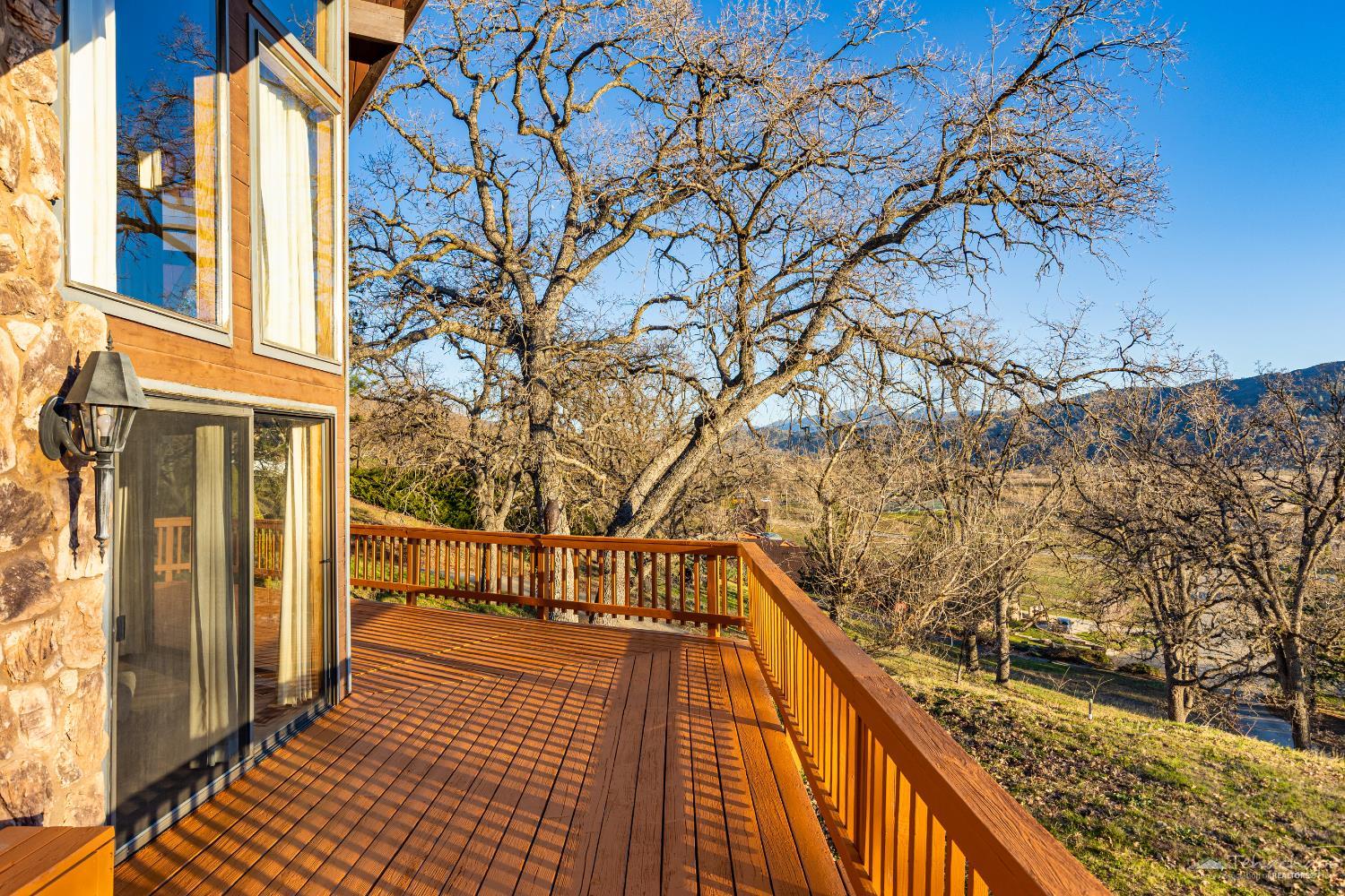 24450 Oaktree Court