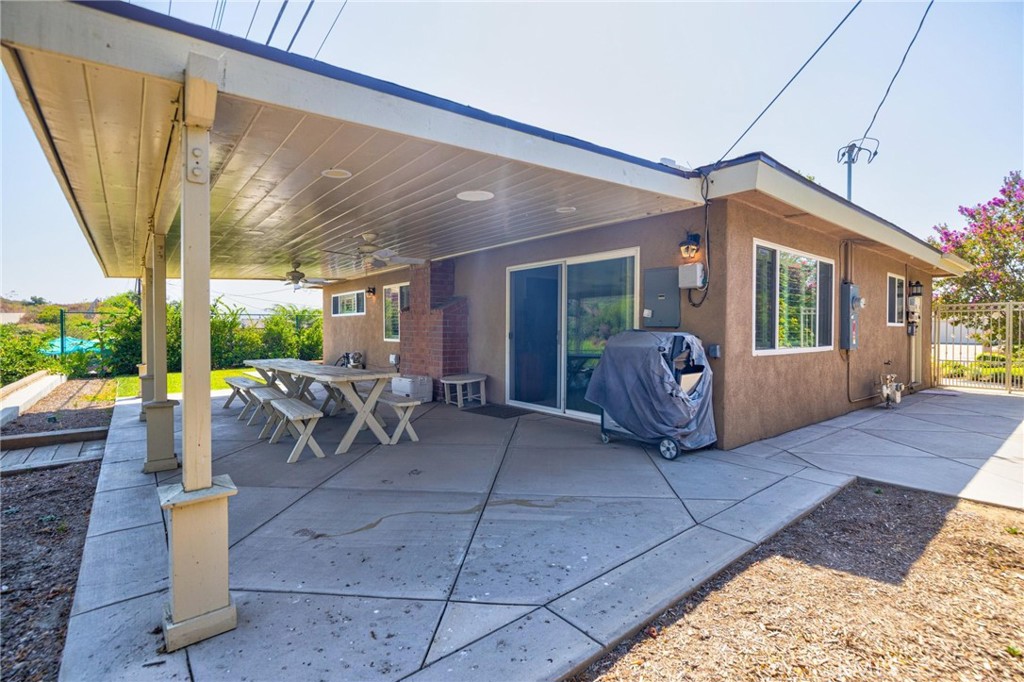 516 E Los Amigos Avenue