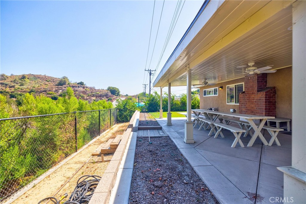 516 E Los Amigos Avenue