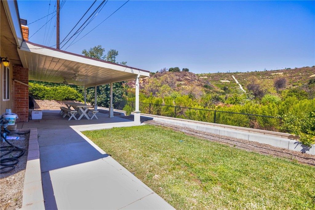 516 E Los Amigos Avenue