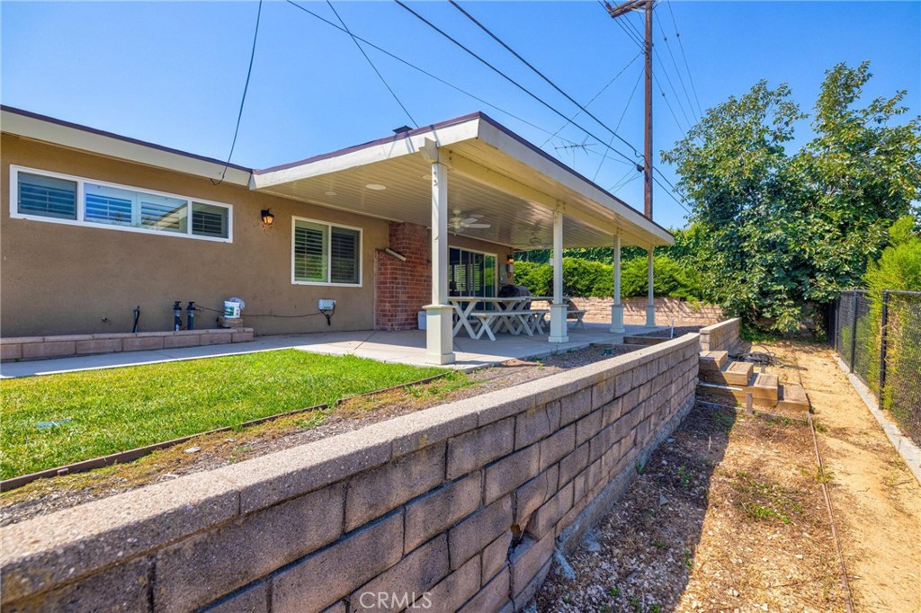 516 E Los Amigos Avenue