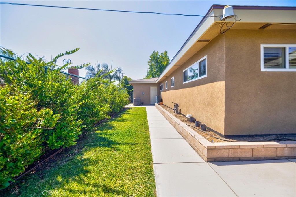 516 E Los Amigos Avenue