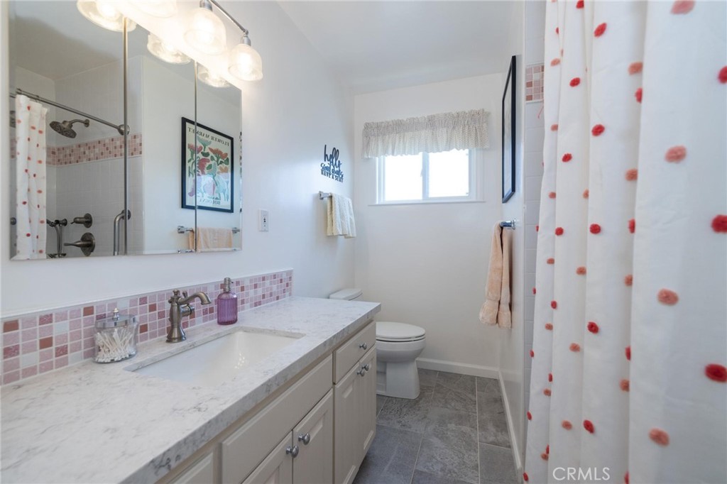 516 E Los Amigos Avenue