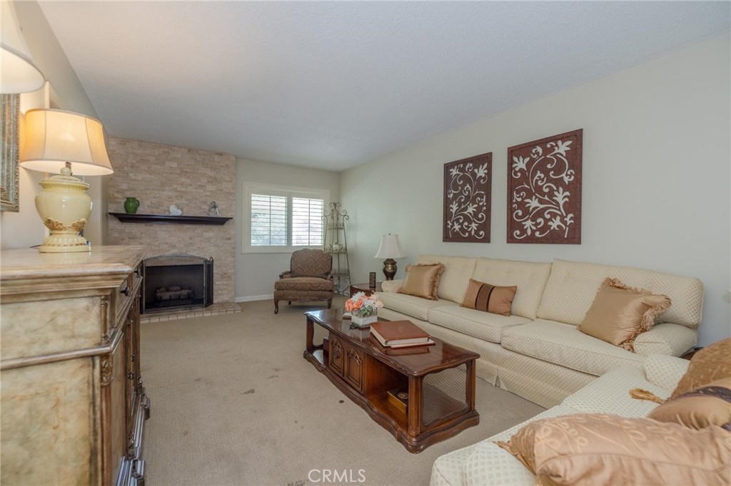 516 E Los Amigos Avenue