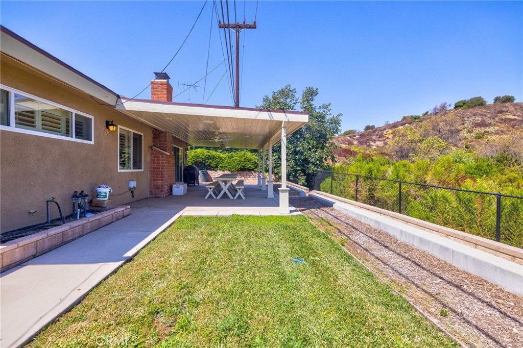 516 E Los Amigos Avenue