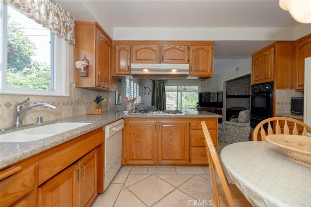 516 E Los Amigos Avenue